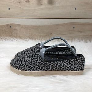 Toms Avalon Women’s Slip Ons Black Geometric